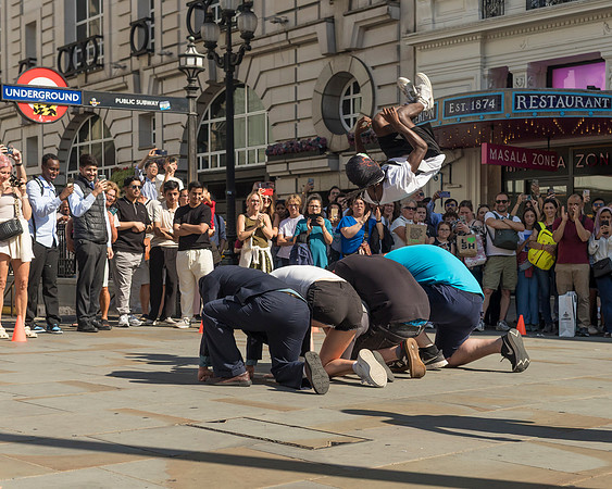 People Somersaulter