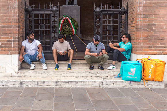 Food Couriers Rest